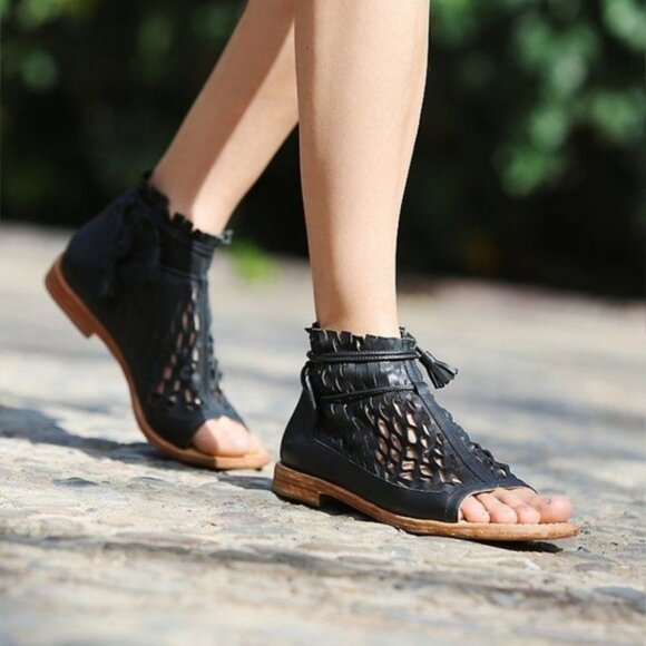 Shoes - John Fluevog River Acre Black Leather Sandals 11